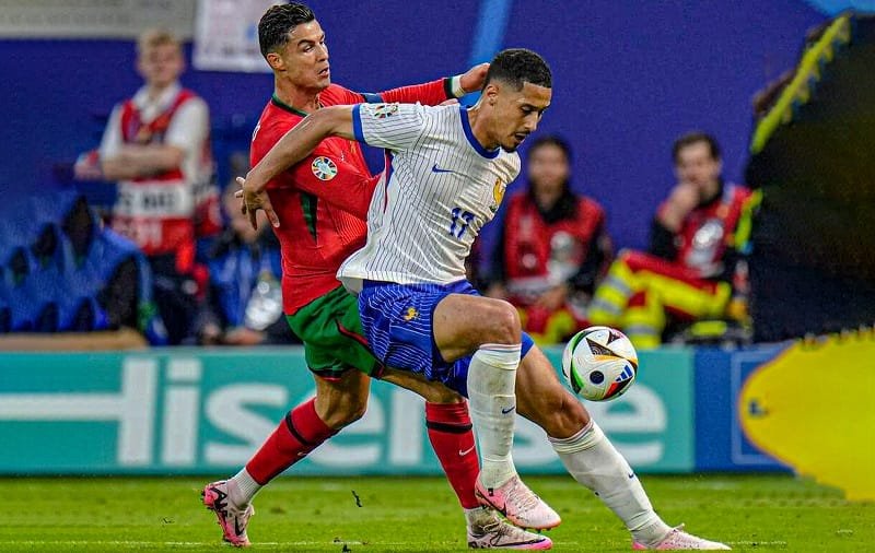 Saliba kèm Cristiano Ronaldo