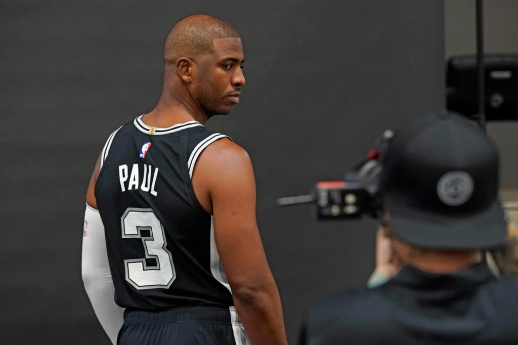 Chris Paul sẽ giúp Spurs có thêm kinh nghiệm