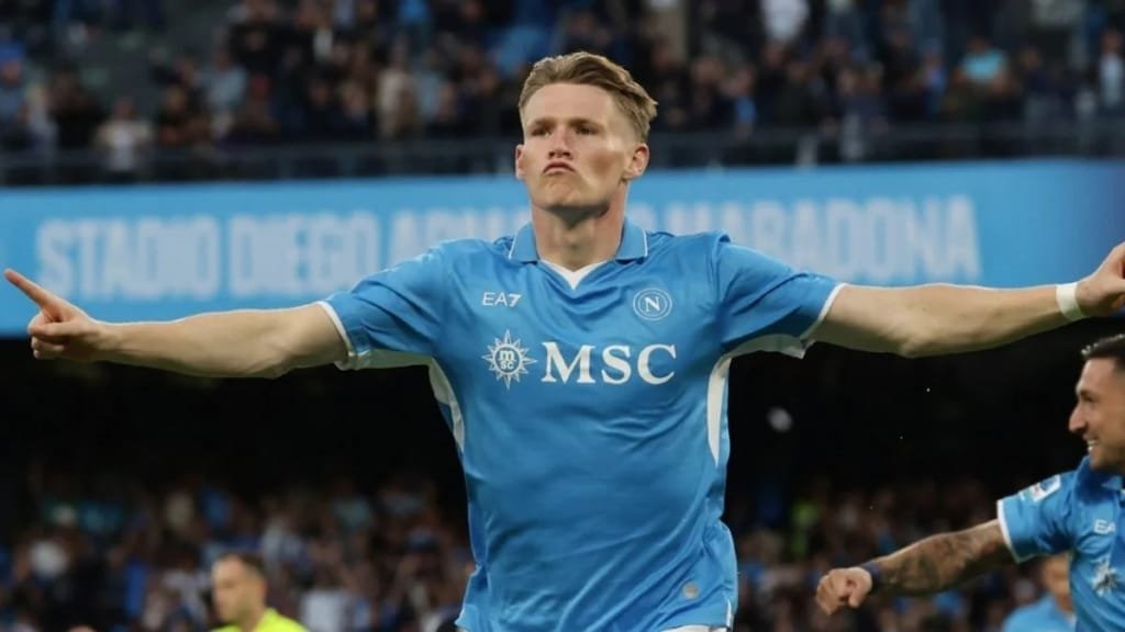 Scott McTominay đang bay cao cùng Napoli