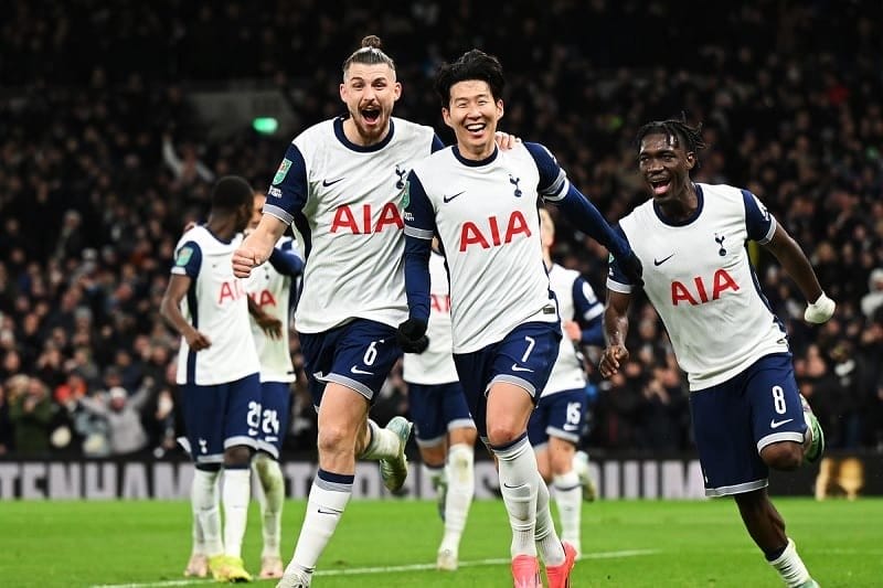 Tottenham loại Man United để vào bán kết