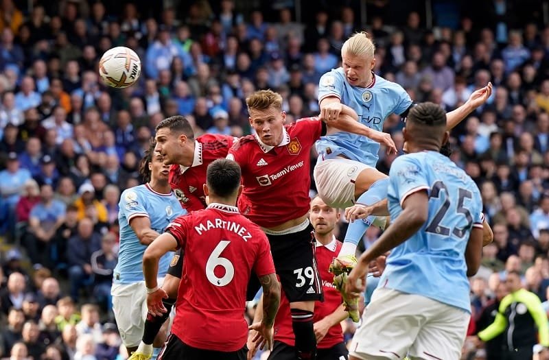 Haaland lập hat-trick trước Man United mùa giải 2022/23