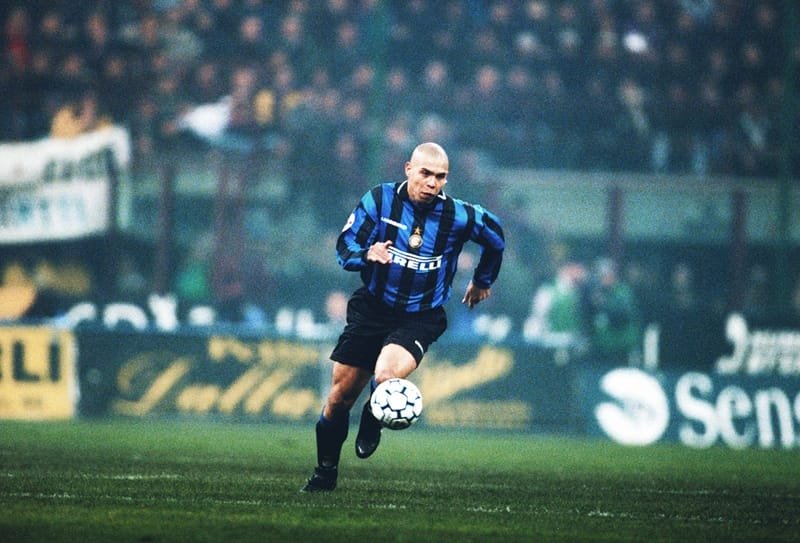 Ronaldo De Lima từng được coi là tiền đạo hoàn hảo nhất lịch sử.
