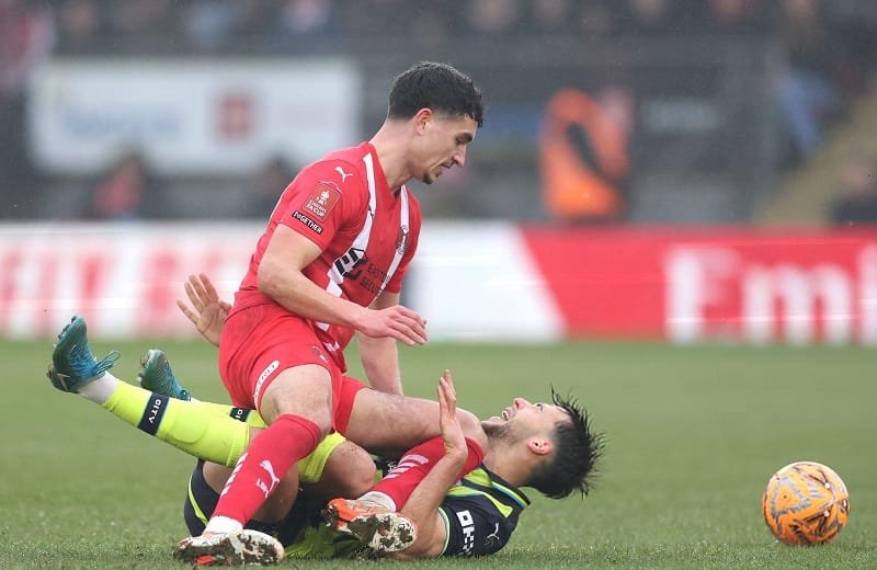 Tân binh Nico Gonzalez chấn thương ngay trong trận ra mắt Man City.