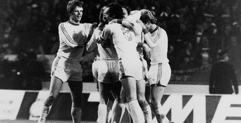 Bayern Munich tiếp tục vô địch năm 1976