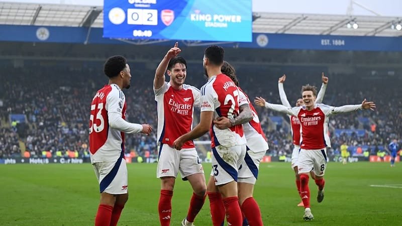 Arsenal thắng vất vả Leicester